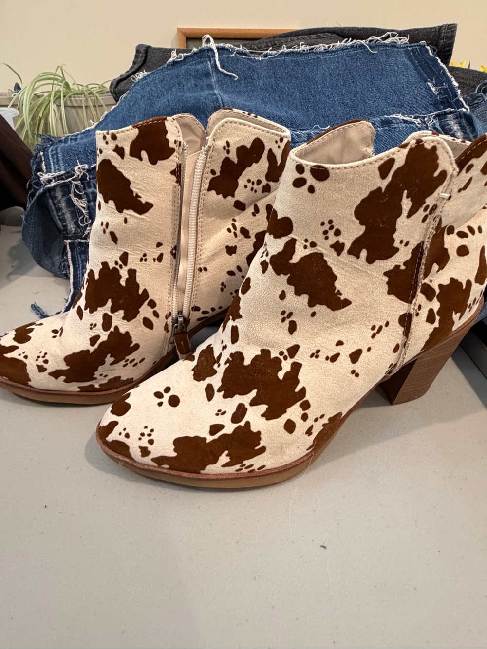 Altar’d State Women's Cowprint Ankle Booties - Brown/White sz 9 - Picture 2 of 6